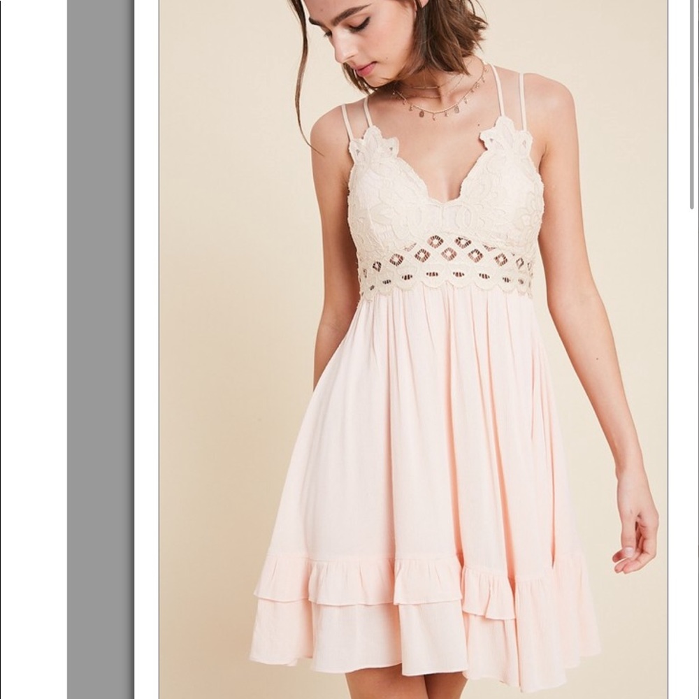 Black & Blush Scallop lace dress - Picture 2 of 8